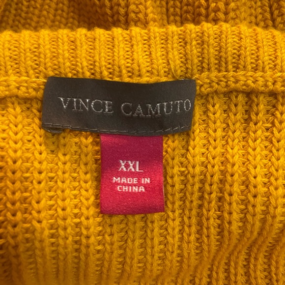 Vince Camuto Sweater with Adorable Back - Picture 3 of 3